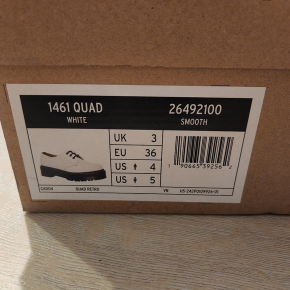 Dr. Martens Platform Smooth leather Shoes. NEW WITH ORIGINAL BOX!! - Picture 7 of 7